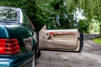 Lot 111 - 1997 Mercedes-Benz SL 320