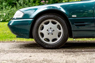 Lot 111 - 1997 Mercedes-Benz SL 320