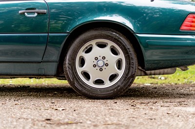 Lot 111 - 1997 Mercedes-Benz SL 320