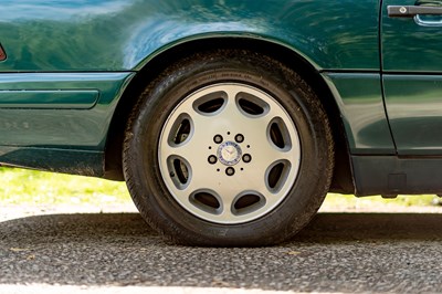 Lot 111 - 1997 Mercedes-Benz SL 320