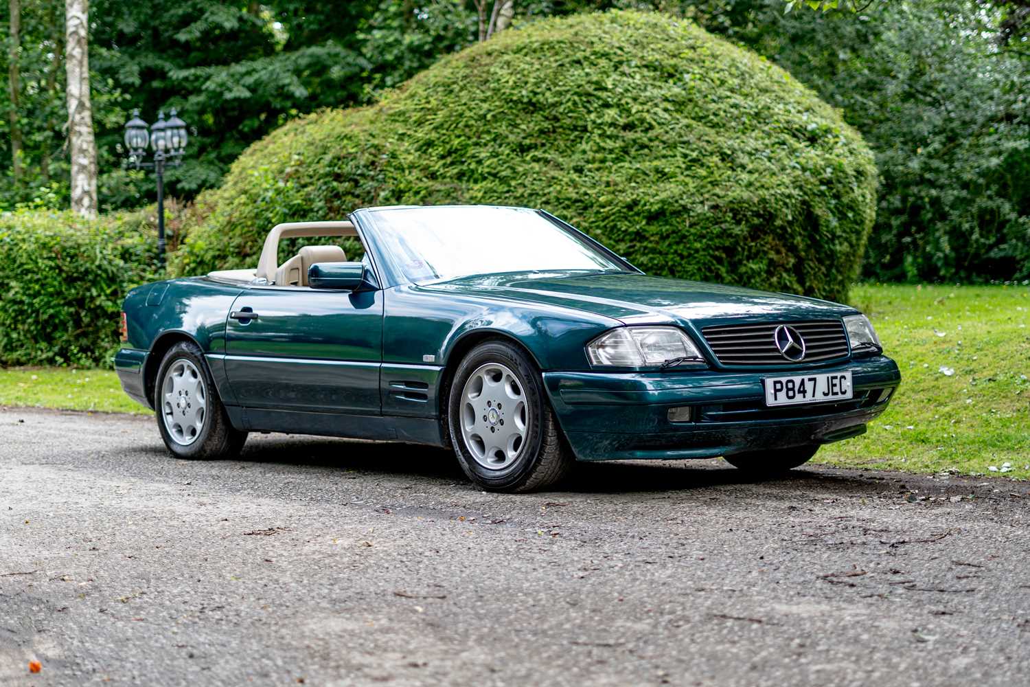 Lot 111 - 1997 Mercedes-Benz SL 320
