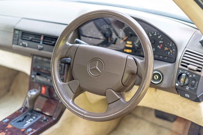 Lot 111 - 1997 Mercedes-Benz SL 320