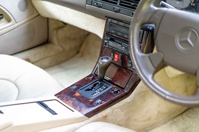Lot 111 - 1997 Mercedes-Benz SL 320