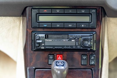 Lot 111 - 1997 Mercedes-Benz SL 320