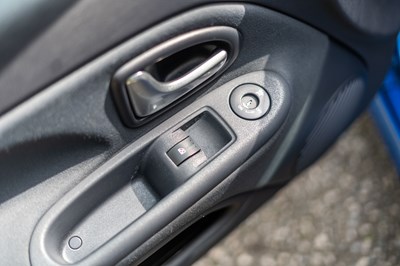 Lot 65 - 2003 Renault Clio II RS 172 Cup