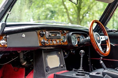 Lot 43 - 1971 MGB GT
