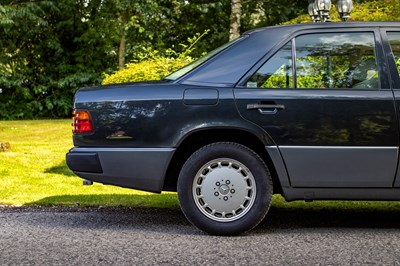 Lot 97 - 1990 Mercedes-Benz 300 E 4matic