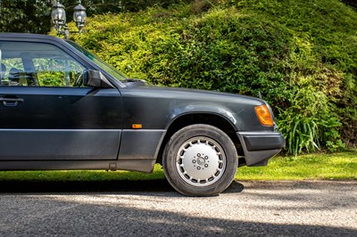 Lot 97 - 1990 Mercedes-Benz 300 E 4matic