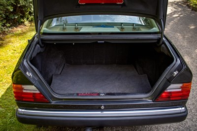 Lot 97 - 1990 Mercedes-Benz 300 E 4matic