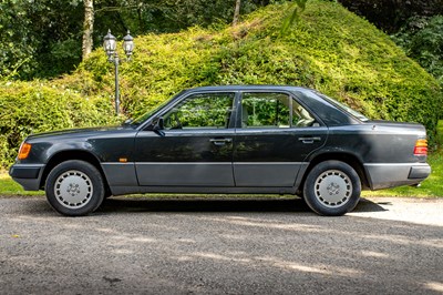 Lot 97 - 1990 Mercedes-Benz 300 E 4matic