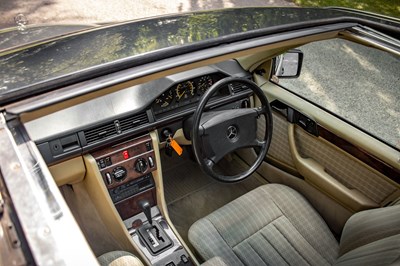 Lot 97 - 1990 Mercedes-Benz 300 E 4matic