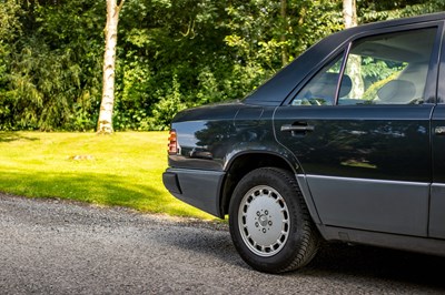Lot 97 - 1990 Mercedes-Benz 300 E 4matic