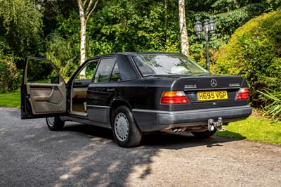 Lot 97 - 1990 Mercedes-Benz 300 E 4matic