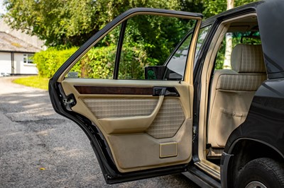 Lot 97 - 1990 Mercedes-Benz 300 E 4matic