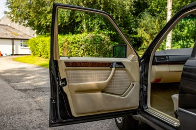 Lot 97 - 1990 Mercedes-Benz 300 E 4matic