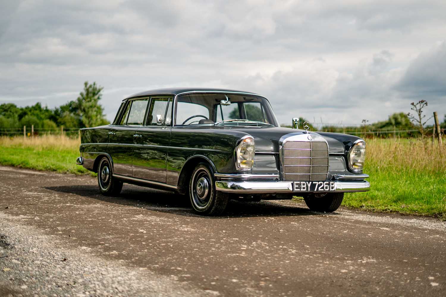 Lot 70 - 1964 Mercedes-Benz 220B