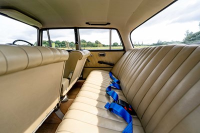 Lot 70 - 1964 Mercedes-Benz 220B