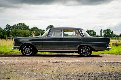 Lot 70 - 1964 Mercedes-Benz 220B