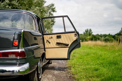 Lot 70 - 1964 Mercedes-Benz 220B