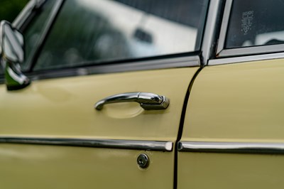 Lot 44 - 1970 MGB GT
