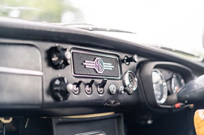 Lot 44 - 1970 MGB GT
