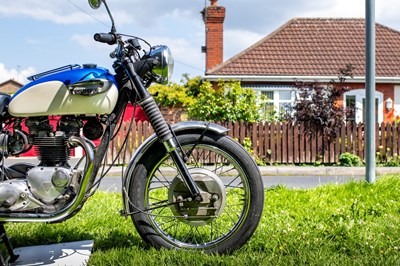 Lot 6 - 1967 Triumph TR6 R
