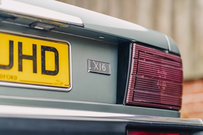 Lot 17 - 1990 Jaguar XJ40