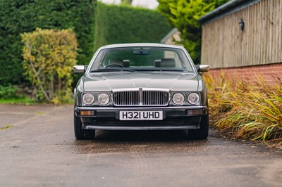 Lot 17 - 1990 Jaguar XJ40