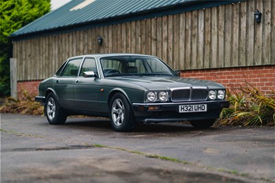 Lot 17 - 1990 Jaguar XJ40