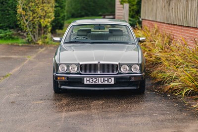 Lot 17 - 1990 Jaguar XJ40