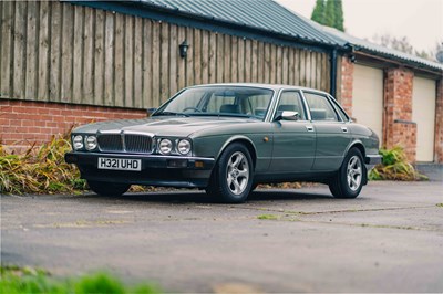 Lot 17 - 1990 Jaguar XJ40