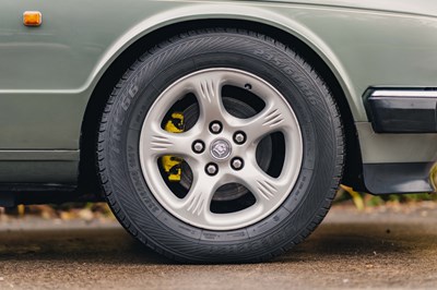 Lot 17 - 1990 Jaguar XJ40