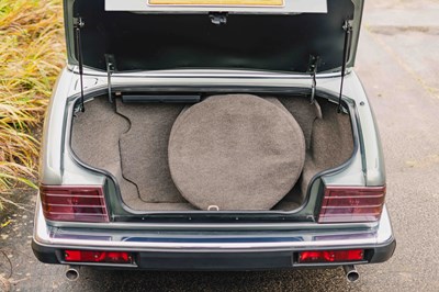 Lot 17 - 1990 Jaguar XJ40