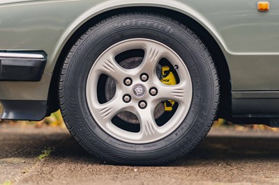 Lot 17 - 1990 Jaguar XJ40