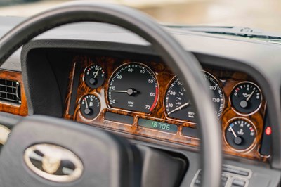 Lot 17 - 1990 Jaguar XJ40