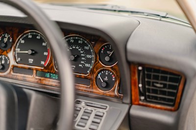 Lot 17 - 1990 Jaguar XJ40