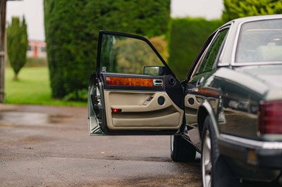 Lot 17 - 1990 Jaguar XJ40