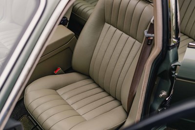 Lot 17 - 1990 Jaguar XJ40