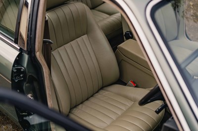 Lot 17 - 1990 Jaguar XJ40