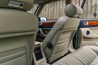 Lot 17 - 1990 Jaguar XJ40