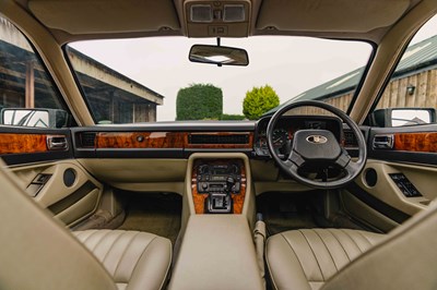 Lot 17 - 1990 Jaguar XJ40