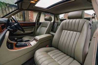 Lot 17 - 1990 Jaguar XJ40