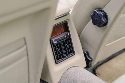 Lot 17 - 1990 Jaguar XJ40