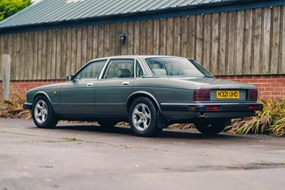 Lot 17 - 1990 Jaguar XJ40