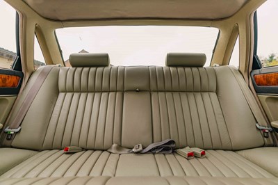 Lot 17 - 1990 Jaguar XJ40
