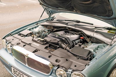 Lot 16 - 2003 Jaguar XJ8 4.2 V8 SE