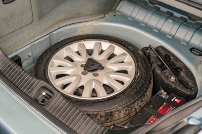 Lot 16 - 2003 Jaguar XJ8 4.2 V8 SE