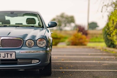 Lot 16 - 2003 Jaguar XJ8 4.2 V8 SE