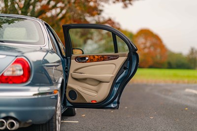 Lot 16 - 2003 Jaguar XJ8 4.2 V8 SE