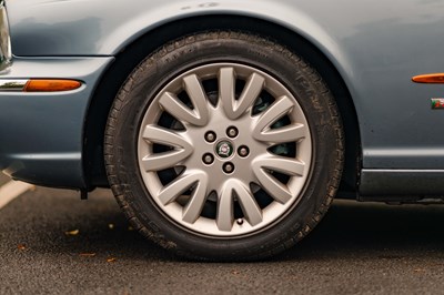 Lot 16 - 2003 Jaguar XJ8 4.2 V8 SE